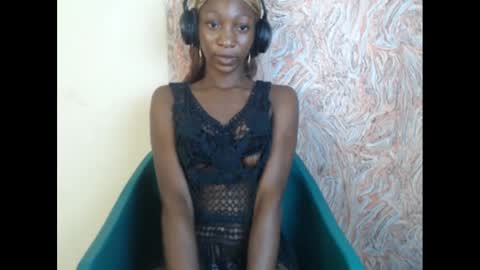 pinknjuicyx online show from December 15, 11:12 am