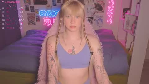 pinkvenom_ online show from September 30, 7:24 pm