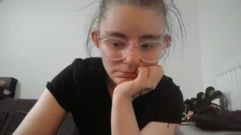 pinkwife97 online show from October 1, 3:44 pm