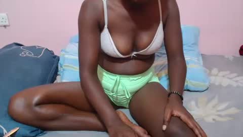 lyracutes online show from May 10, 8:37 pm