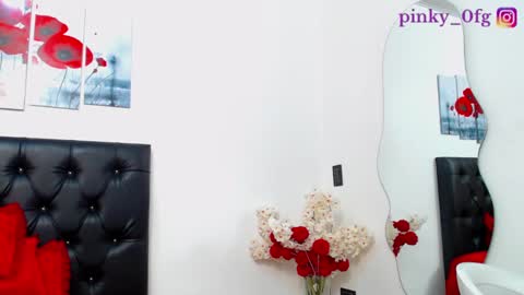 pinky_f00x online show from October 18, 11:53 pm