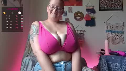 Em online show from March 7, 9:48 pm