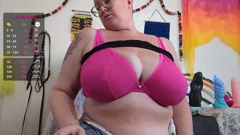 Em online show from November 6, 9:51 pm