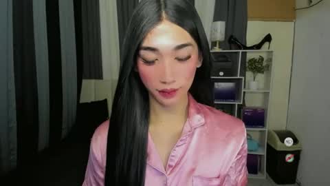 pixiedoll_ online show from May 8, 7:19 pm