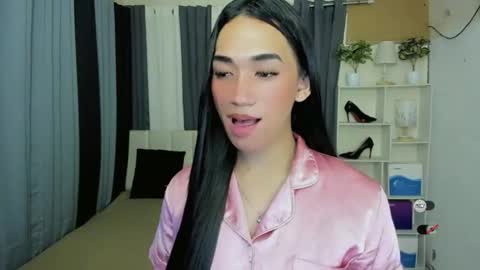 pixiedoll_ online show from February 18, 6:46 am