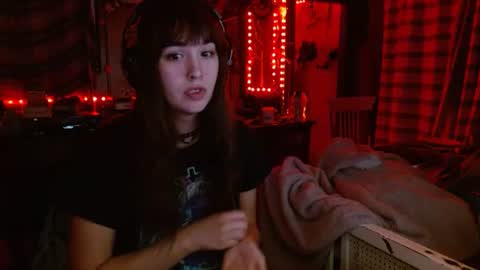 Izzy online show from February 23, 4:03 am