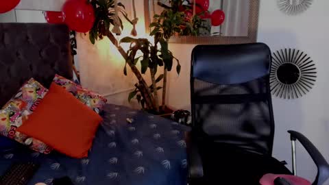 cris online show from February 14, 11:42 am