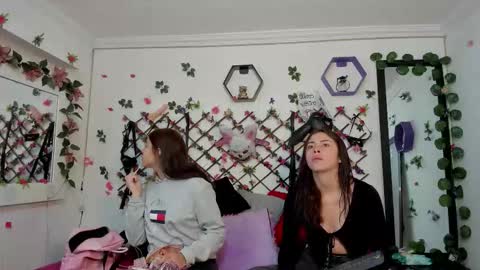 Playful Girls online show from February 3, 12:31 pm