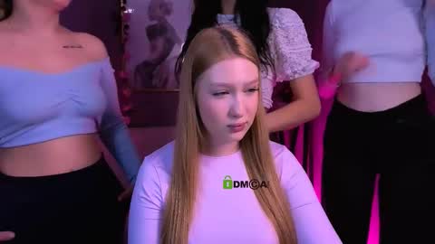 Sophie online show from December 3, 9:04 pm