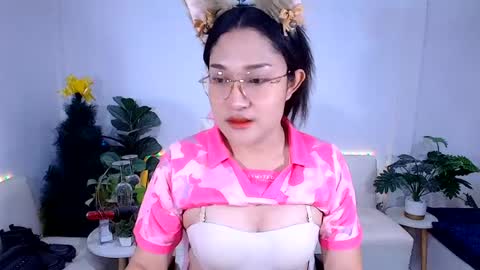 Ploysai online show from August 3, 9:00 am