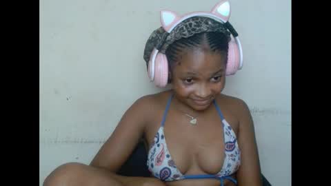 Snapshot of plumnjuicyx chatting on March 1, 1:40 pm plumnjuicyx online show from March 1, 1:40 pm