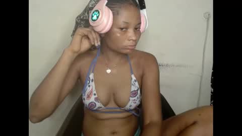 Snapshot of plumnjuicyx chatting on March 4, 6:15 am plumnjuicyx online show from March 4, 6:15 am