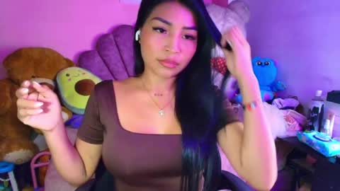 Nicole online show from June 2, 7:05 pm