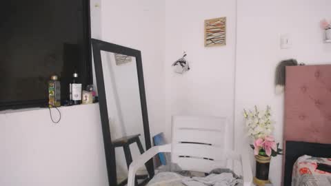 Snapshot of pocahontas_mcry chatting on September 19, 8:40 am pocahontas online show from September 19, 8:40 am