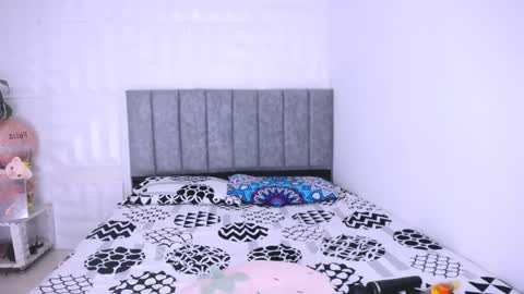 Snapshot of pocahontas_mcry chatting on February 18, 2:49 am pocahontas online show from February 18, 2:49 am