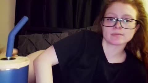 poisonivyy95 online show from April 2, 1:46 am