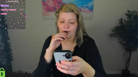 Polly online show from June 7, 1:22 am