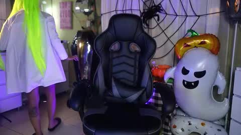  - Help me Reach 100 thumbs up  online show from October 29, 12:45 am