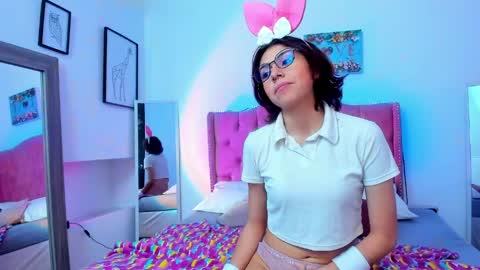 Mia online show from May 11, 4:04 pm
