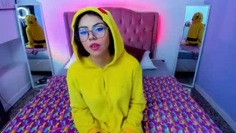 Mia online show from May 8, 12:55 pm