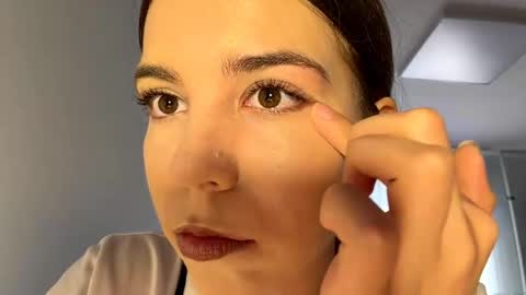 Eva online show from May 14, 3:32 pm