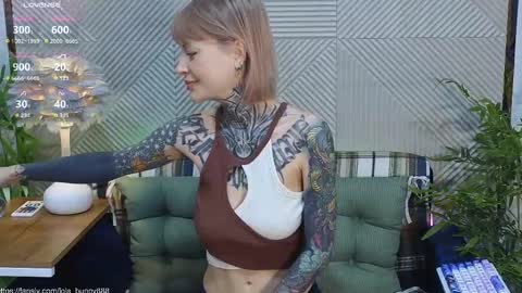 Lola online show from March 4, 5:48 am