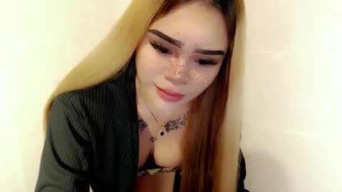 MAXXINE online show from February 13, 8:17 am