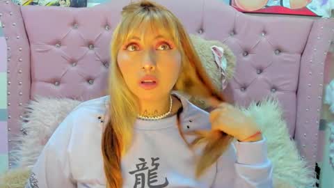 Pretti Violet online show from February 7, 4:26 am