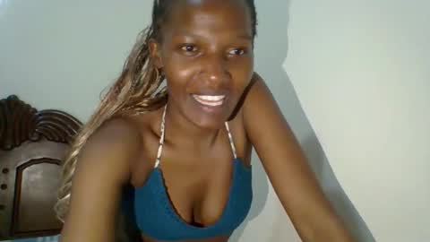 prettie_petitee online show from March 28, 3:46 pm