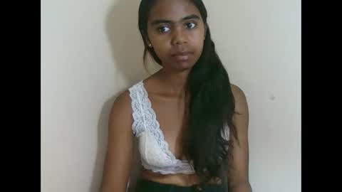 prettiethalia online show from October 25, 9:30 am