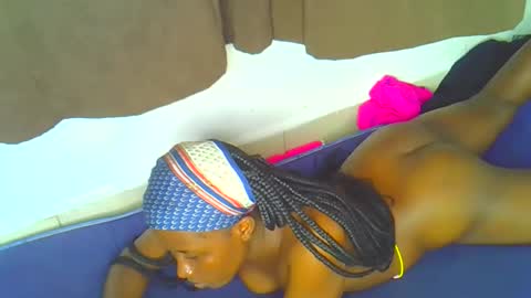 riri online show from November 4, 7:15 pm