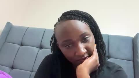 independent model online show from October 12, 2:15 am