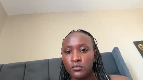 independent model online show from November 5, 12:18 pm