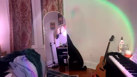 Sophie  online show from December 16, 8:20 am