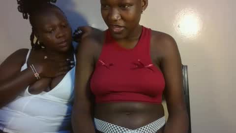 pretty_lucie online show from April 15, 4:54 pm