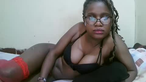 pretty_mellan online show from February 14, 4:52 pm