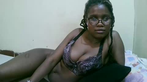 pretty_mellan online show from February 17, 2:17 pm
