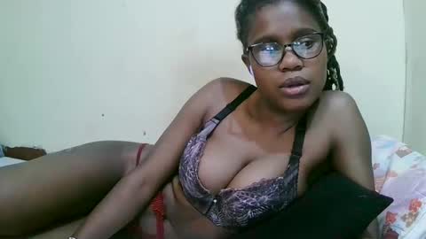 pretty_mellan online show from March 6, 7:03 am