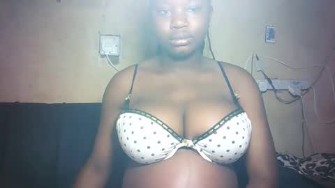 pretty_milan online show from March 18, 7:58 am