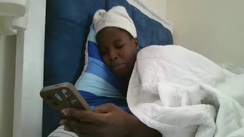 pretty_petite_ebony online show from December 22, 2:24 pm