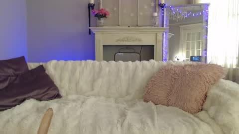 Pretty Sara online show from April 16, 5:02 pm