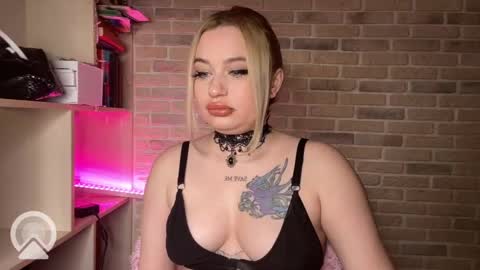 Snapshot of prettyaliceee chatting on January 24, 6:24 am Alice online show from January 24, 6:24 am