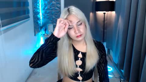 Snapshot of prettyallison_29 chatting on February 10, 1:35 am prettyallison_29 online show from February 10, 1:35 am