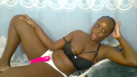 SHANIA online show from February 5, 12:20 pm