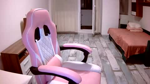 prettyjulliette online show from September 25, 6:37 pm