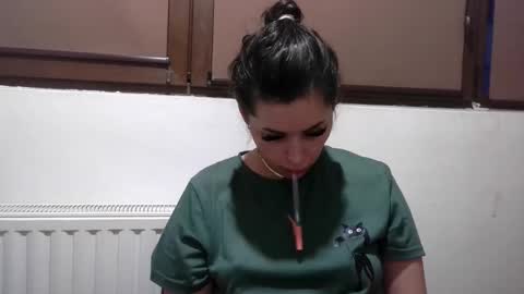 prettyjulliette online show from February 22, 4:09 pm