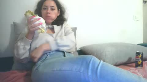 prettyjulliette online show from December 1, 4:16 pm