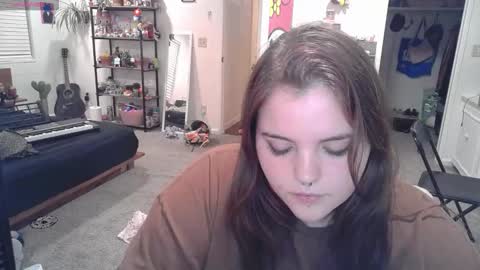 pretttypearl online show from October 31, 9:21 am