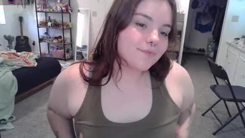 pretttypearl online show from October 25, 9:04 pm