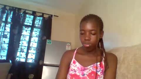 prettyzuzu online show from October 20, 7:02 am